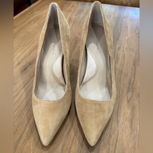 Tan Suede Banana Republic Madison Pumps Size 5.5